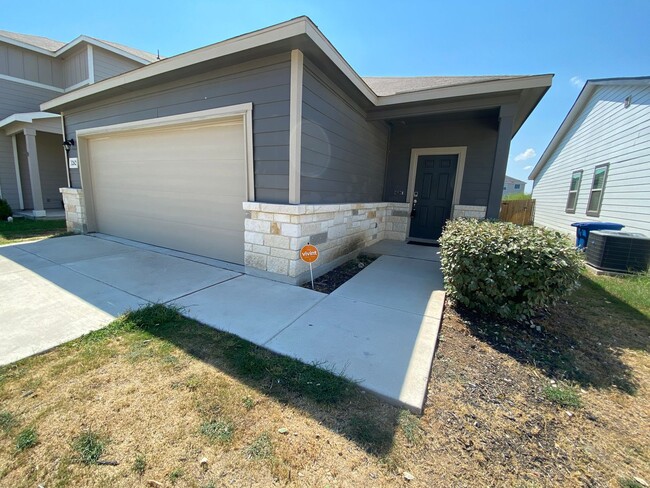 Building Photo - Fabulous 4/2 single story conveniently loc... Rental
