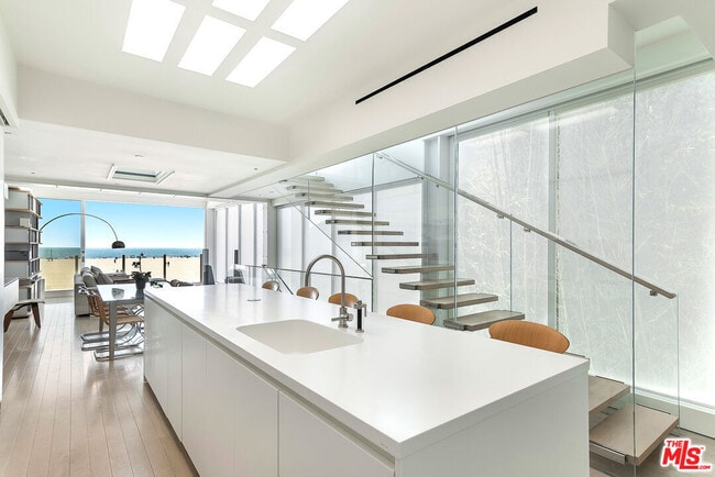 Photo - 1267 Palisades Beach Rd