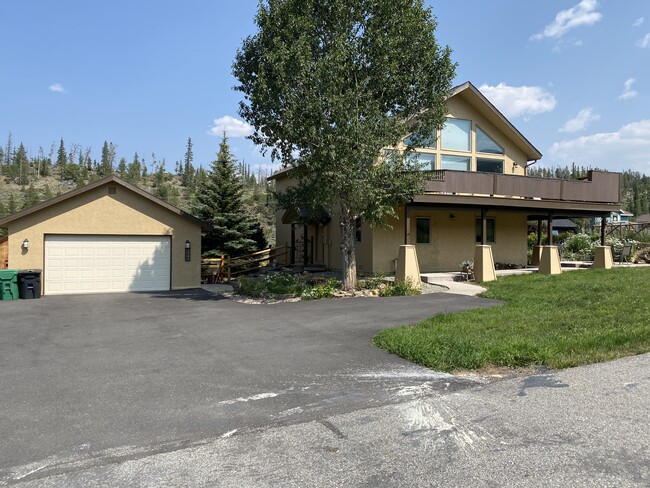 Outside - 588 Lake View Cir W