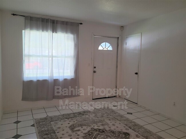 Photo - 4654 Alhama St