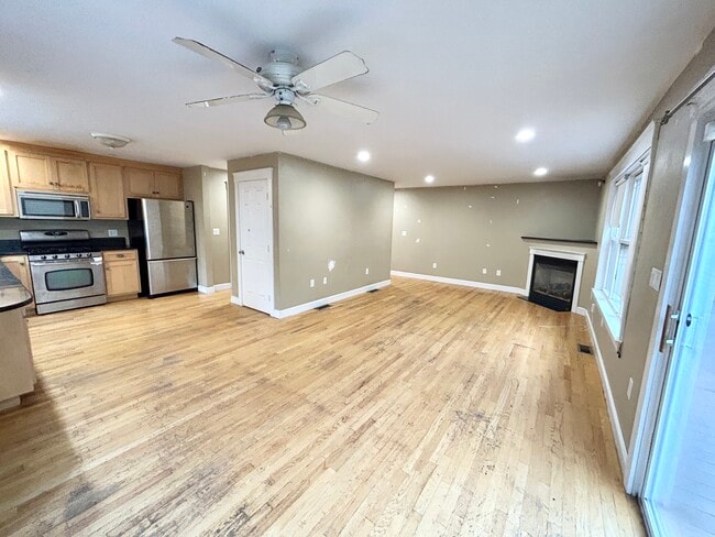 Photo - 30 Iroquois St Apartments Unit 29