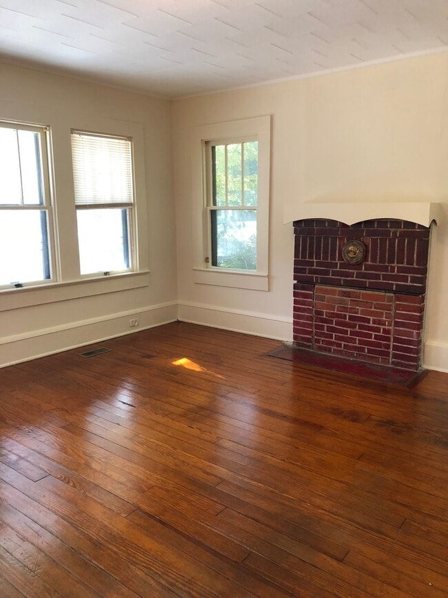 Photo - 1211 N Main St