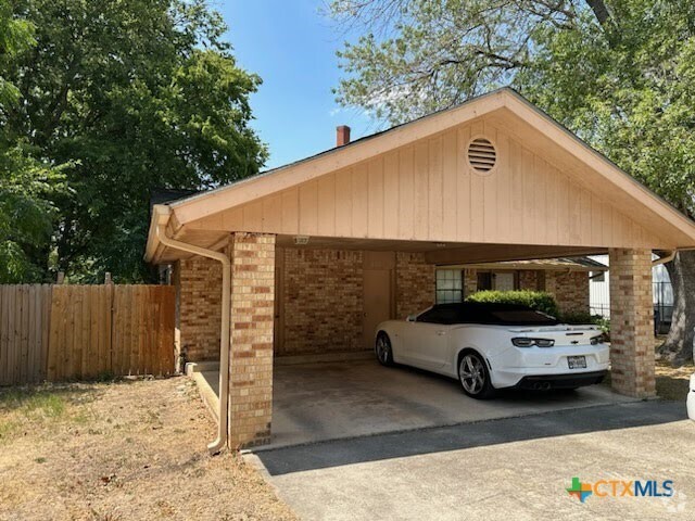 Building Photo - 724 Woodcrest Cir Rental