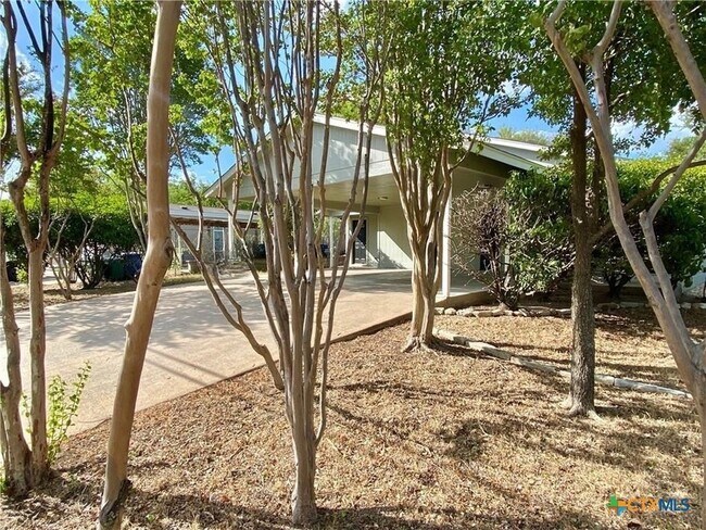 Photo - 2110 Blue Meadow Dr Unit B