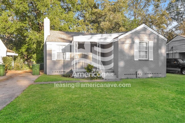 Photo - 211 Bradley Dr