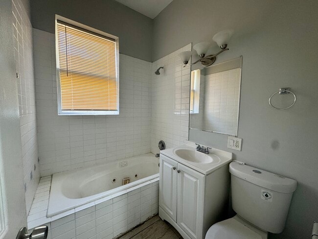 Photo - 1651 S Drake Ave Unidad 1