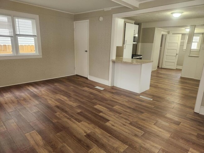 Photo - 200 Gold Ave NW