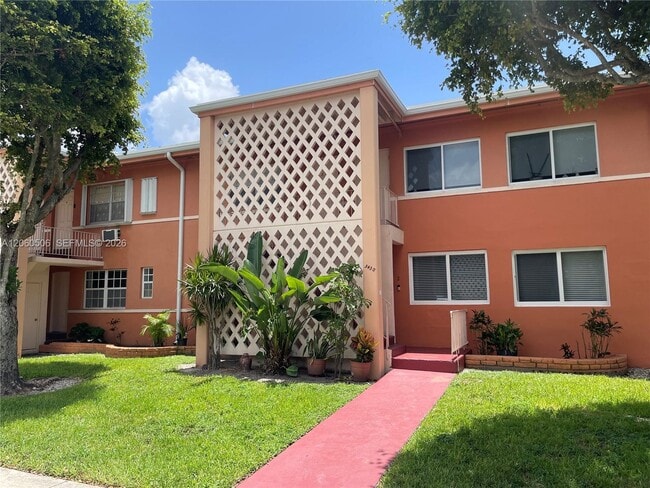 3430 SW 10th St Unit 3