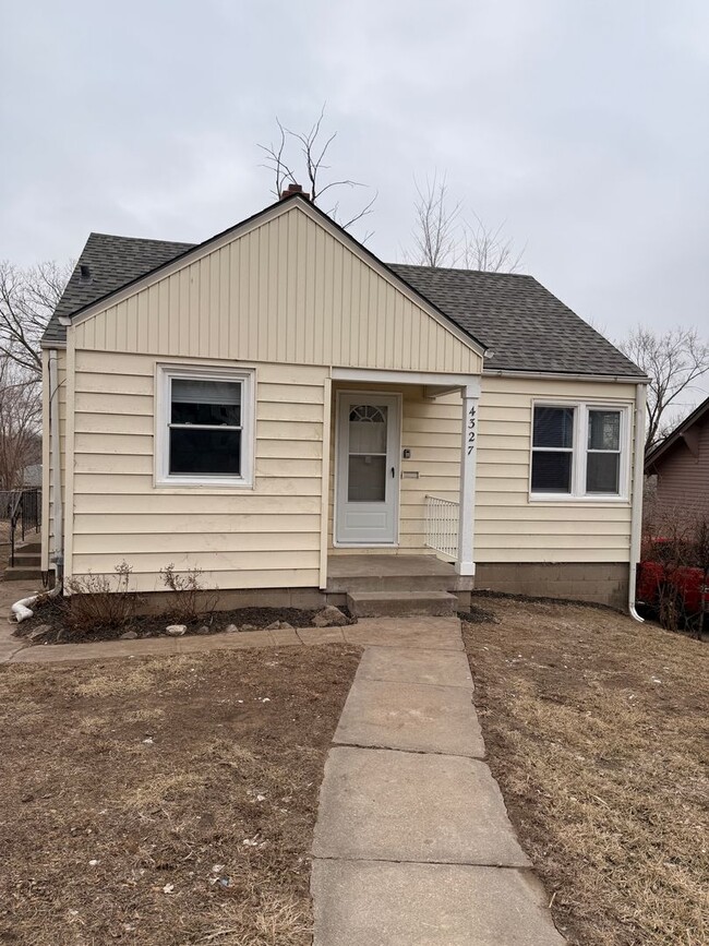 Building Photo - Newly Remodeled 4 bedroom
