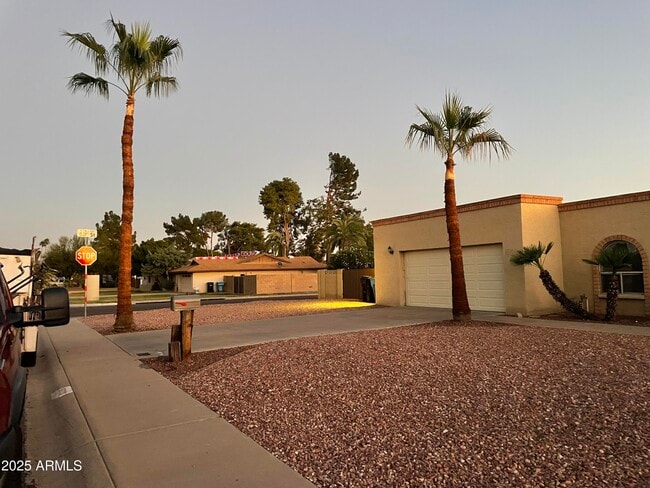 Photo - 5121 E Larkspur Dr