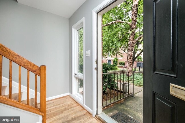 Building Photo - 17 W Hill St