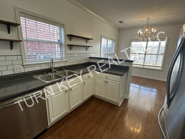 Photo - 264 Springdale Dr