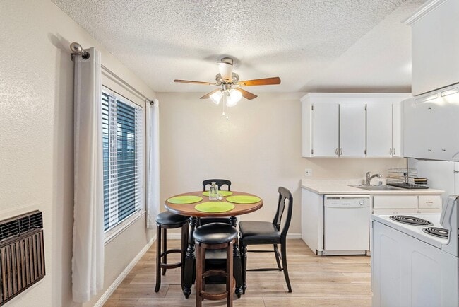 Photo - Fully Furnished 1BR/1BA Condo in Carson City Unidad 47