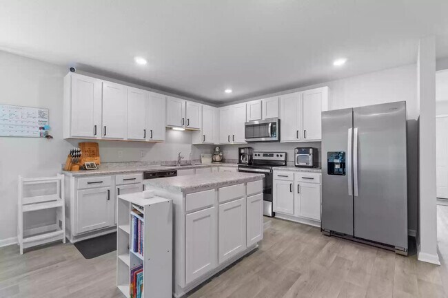 Photo - 82 American Ct