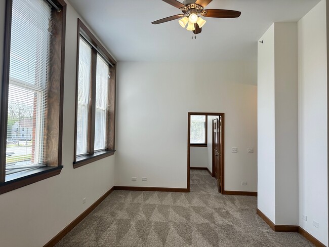 Photo - 730 N Seminary Ave
