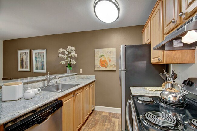 Building Photo - Island Park Rental
