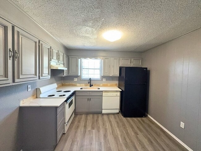 Photo - 1613 Voirin Rd