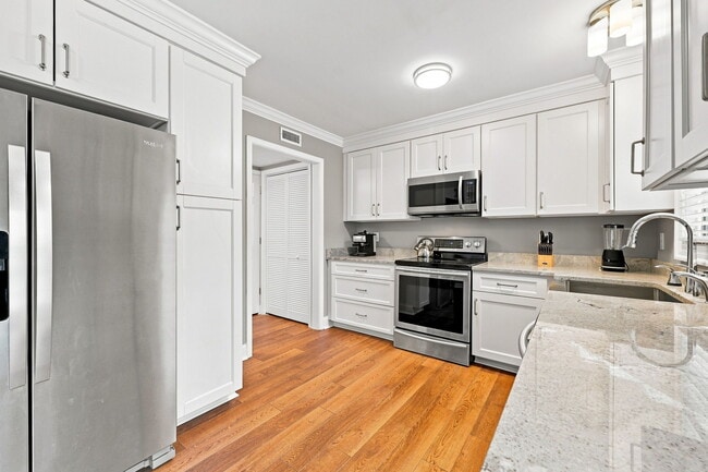 126 Oakmont Dr