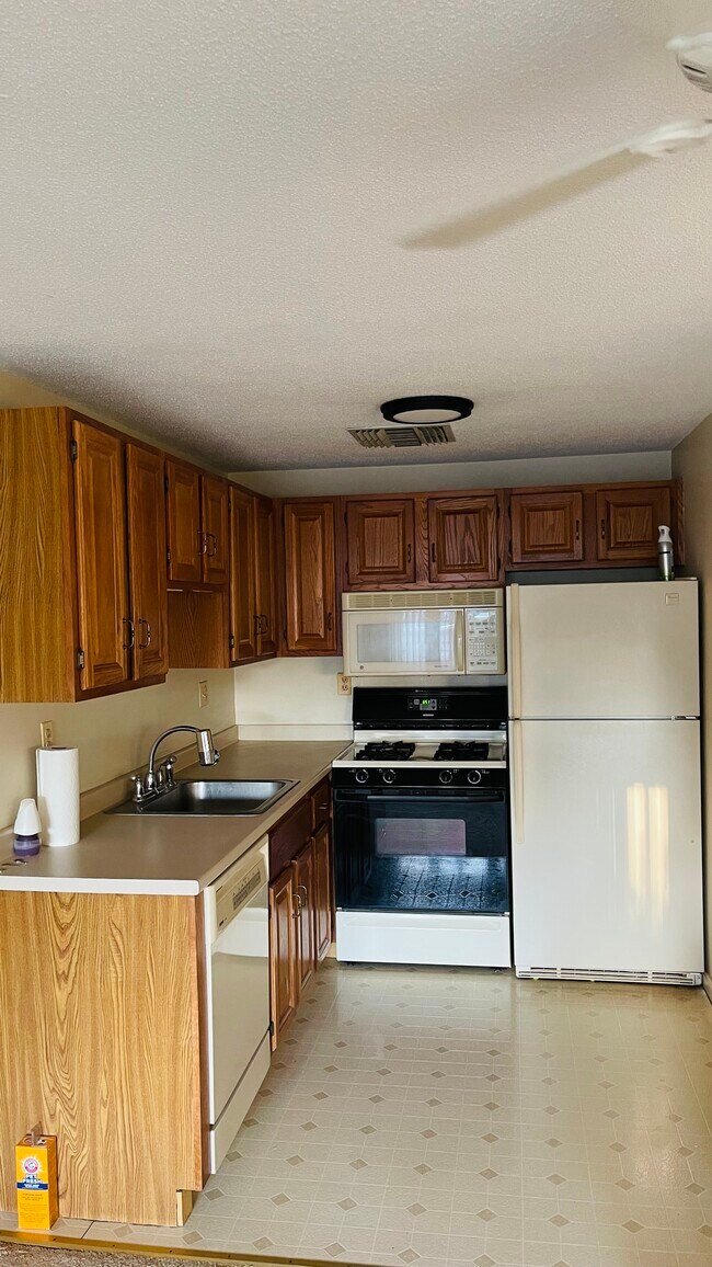 2 Suncook Ter Condo Unit 36 Condo for Rent in Merrimack, NH