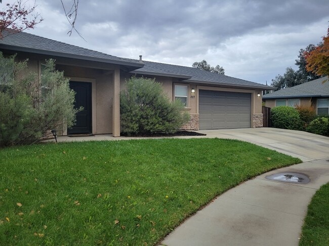 Building Photo - 227 Gooselake Cir