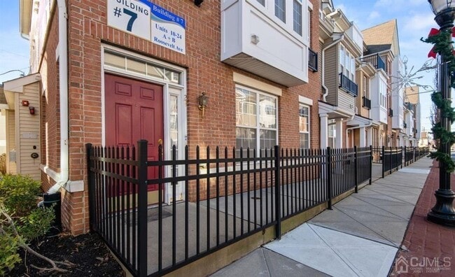 Photo - 24 Roosevelt Ave