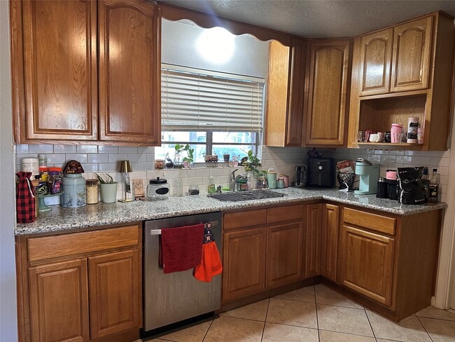 Photo - 10034 Westview Dr