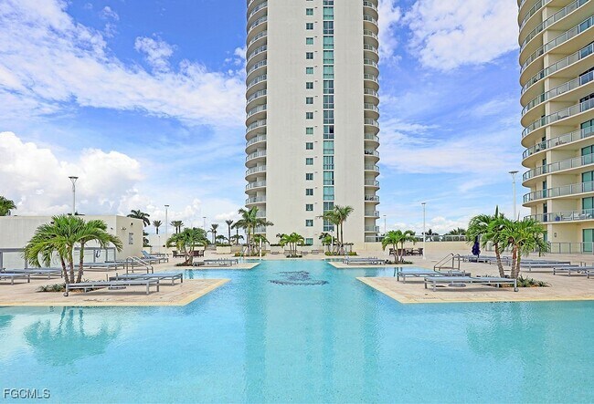 Building Photo - 3000 Oasis Grand Blvd Unit 505