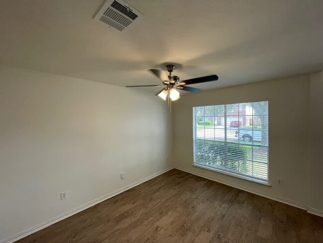 Photo - 6427 Founding Dr