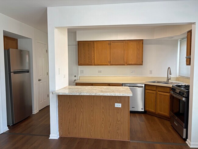 Kitchen - 241 E Palatine Rd Unit 201