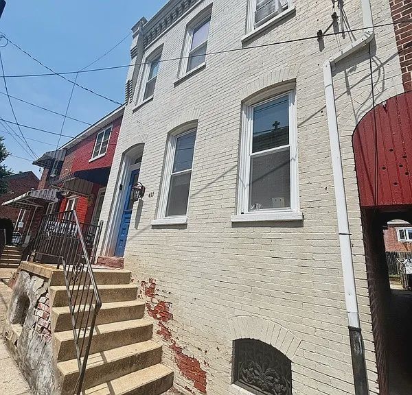 Photo - 411 St Joseph St