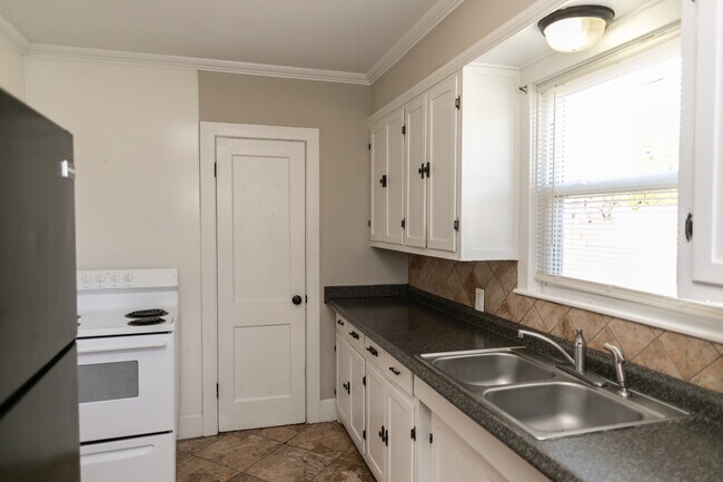 Photo - 235 Sharon Ave NW