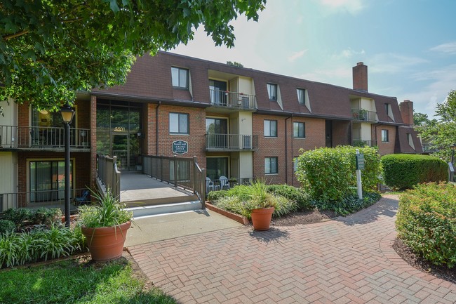 Fairway Park Apartments & Townhomes - Fairway Park Apartments & Townhomes