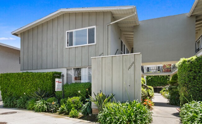 Photo - 10900 Santa Monica Blvd, prime Westwood!