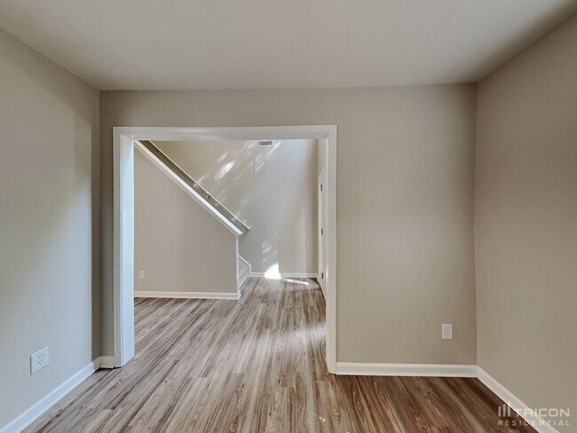 Photo - 1916 Lexington Ave