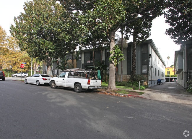 Building Photo - 1844-1850 North Harvard Rental