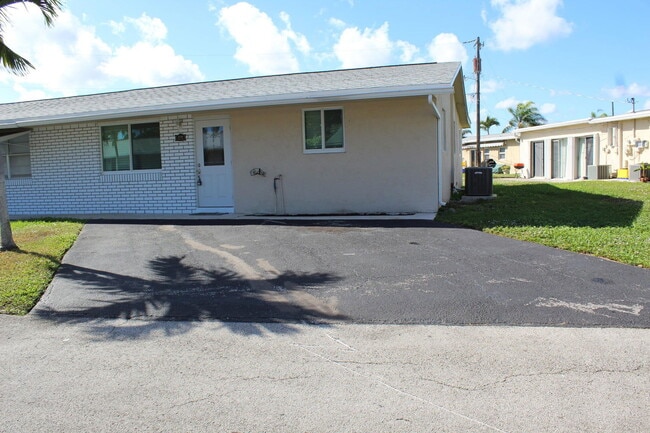 Building Photo - 2719 Peer Ln