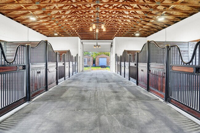 Photo - 11231 Ira Ln