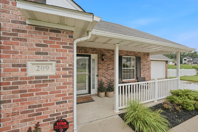 Photo - 209 Norwich Dr