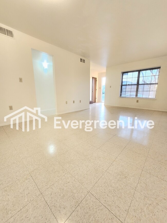 Photo - 213 Raven Dr