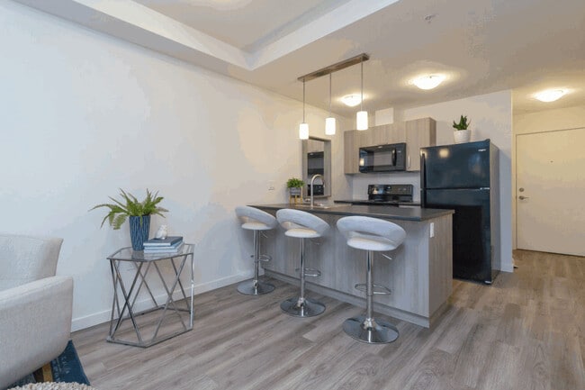 Building Photo - Peatt Commons East