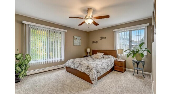 Master bedroom - 157 Linden Ln Unit 8