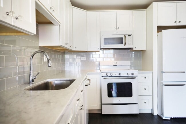 Building Photo - 434 Clinton Pl