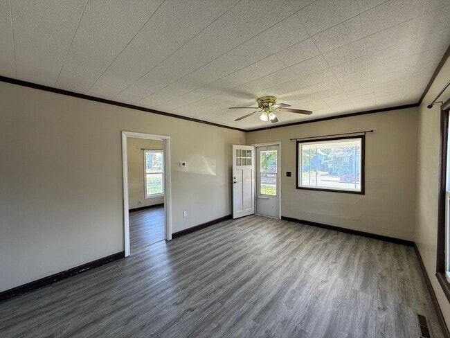 Photo - Two Bedroom, One bathroom, Pet Friendly house!