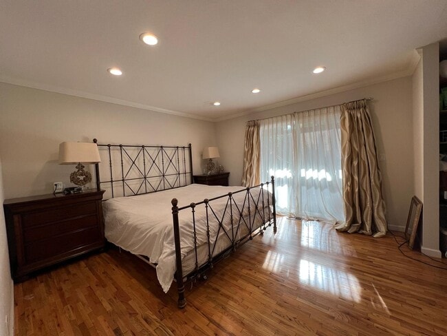 6083 Crimson Dr