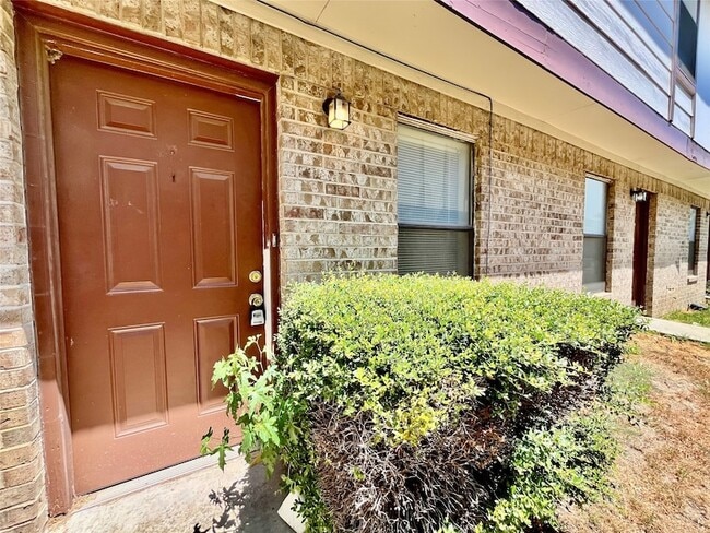 Building Photo - 3053 Olympia Dr Rental