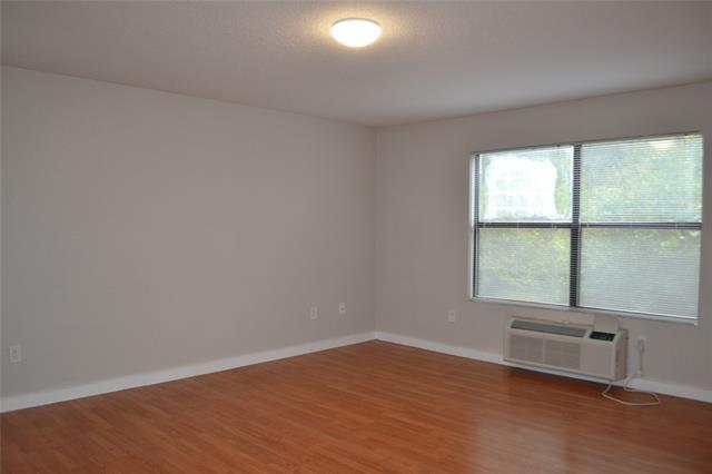 Building Photo - 701 W Sycamore St Unit 207 Rental