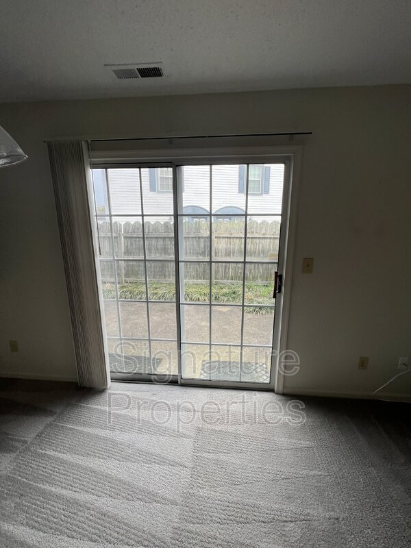 Photo - 735 Ridge Cir