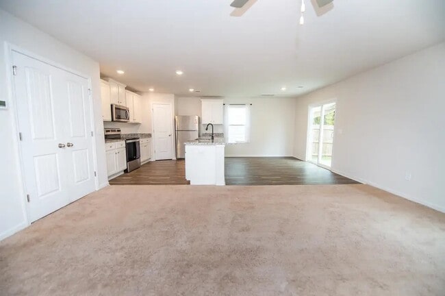 Photo - 2228 Southlea Dr