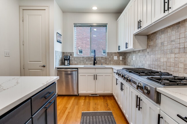 Photo - 4239 Rawlins St