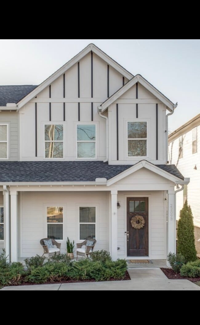 Building Photo - 2209 15th Ave N Unit B